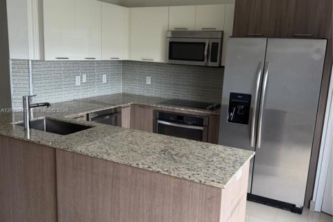Снять в аренду кондоминиум в Дорал, Флорида 3 спальни, 135.82м2, № 2077916 - фото 4