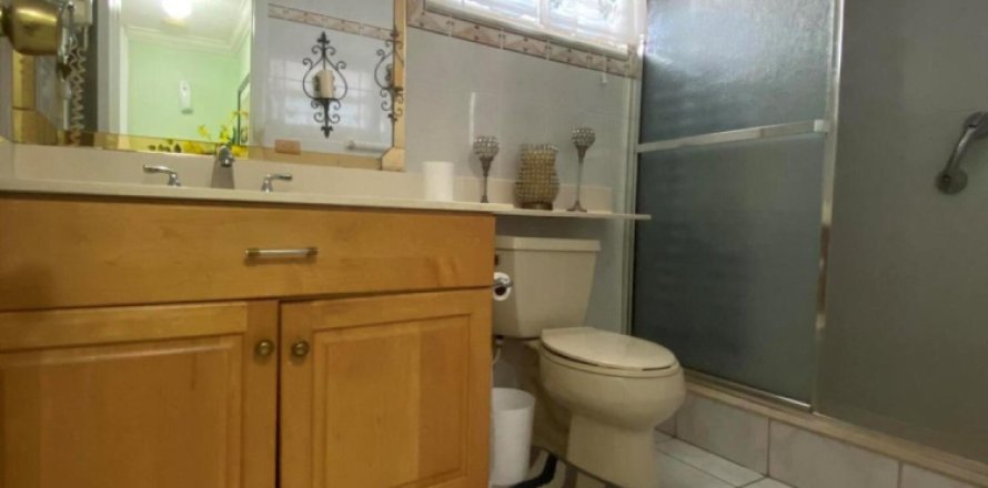 Condo in Palm Springs, Florida, 1 bedroom  № 510562