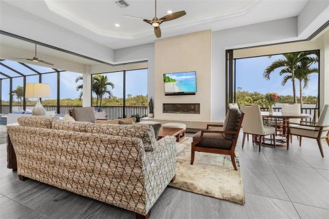 House in Cape Coral, Florida 2 bedrooms, 291.53 sq.m. № 1843398 - photo 21