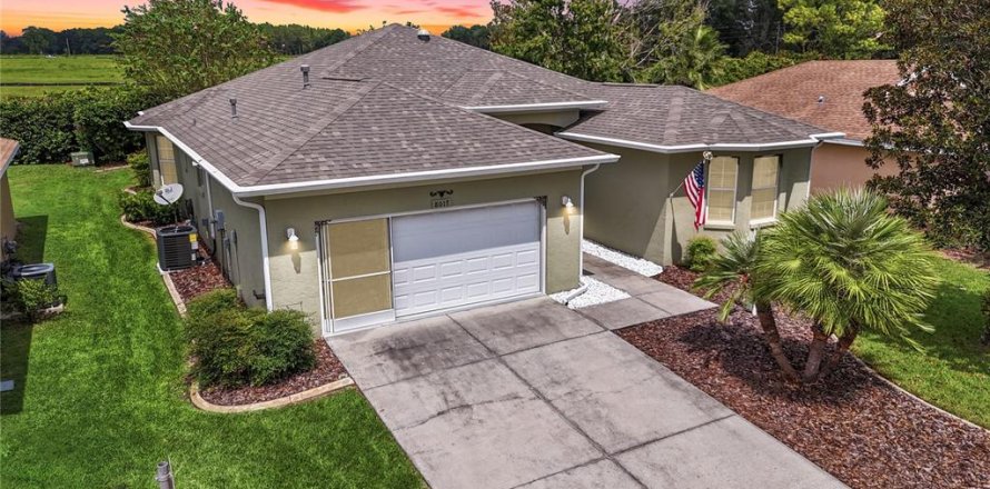 House in Ocala, Florida 3 bedrooms, 188.59 sq.m. № 1905561