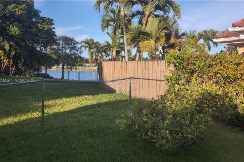 House in Miami Lakes, Florida 4 bedrooms, 173.17 sq.m. № 1822034 - photo 17