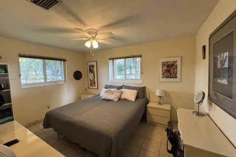 House in Miami Lakes, Florida 4 bedrooms, 173.17 sq.m. № 1822034 - photo 12
