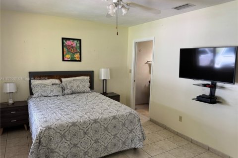 House in Miami Lakes, Florida 4 bedrooms, 173.17 sq.m. № 1822034 - photo 9