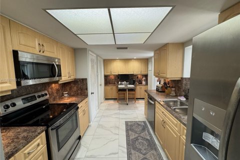 House in Miami Lakes, Florida 4 bedrooms, 173.17 sq.m. № 1822034 - photo 4