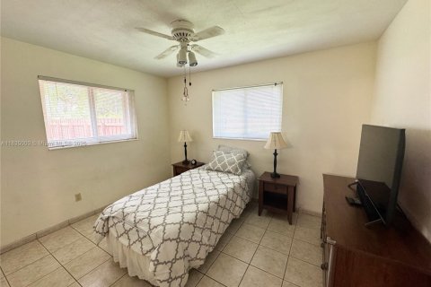 House in Miami Lakes, Florida 4 bedrooms, 173.17 sq.m. № 1822034 - photo 14