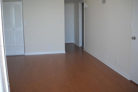 Condominio en venta en North Bay Village, Florida, 2 dormitorios, 95.69 m2 № 2077319 - foto 5