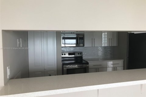 Condominio en venta en North Bay Village, Florida, 2 dormitorios, 95.69 m2 № 2077319 - foto 3
