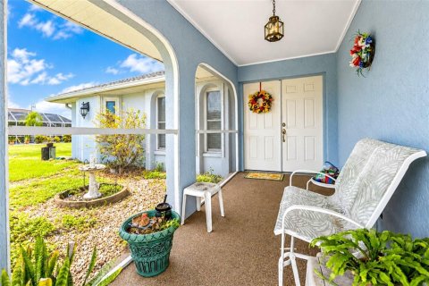 Villa ou maison à vendre à Punta Gorda, Floride: 3 chambres, 163.6 m2 № 2410646 - photo 4