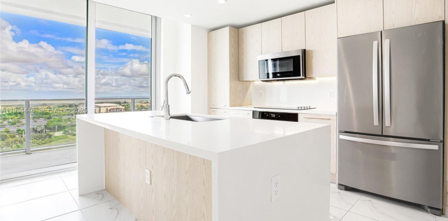 Condo in Sunrise, Florida, 3 bedrooms  № 2035589