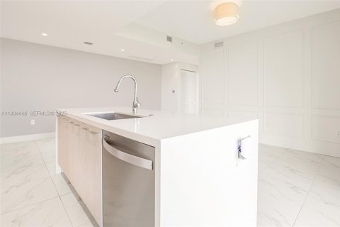 Condo in Sunrise, Florida, 3 bedrooms  № 2035589 - photo 9