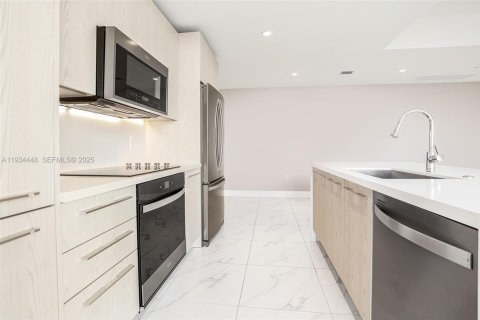 Condo in Sunrise, Florida, 3 bedrooms  № 2035589 - photo 13