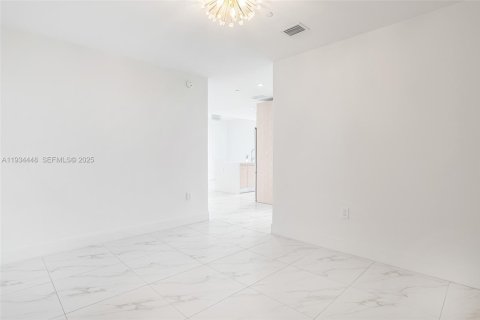 Condo in Sunrise, Florida, 3 bedrooms  № 2035589 - photo 2