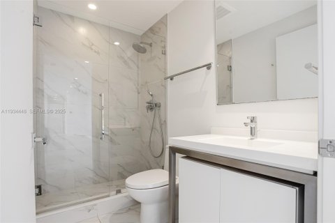 Condo in Sunrise, Florida, 3 bedrooms  № 2035589 - photo 19