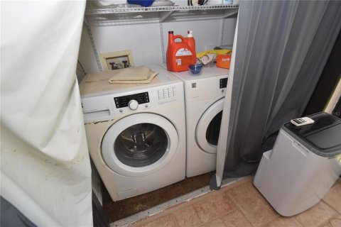 Condo in Sarasota, Florida, 1 bedroom  № 1424825 - photo 11