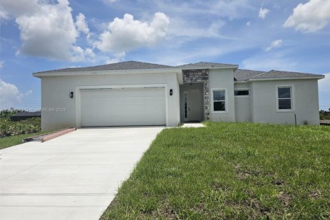 Casa en alquiler en Port Charlotte, Florida, 4 dormitorios № 1894234 - foto 1