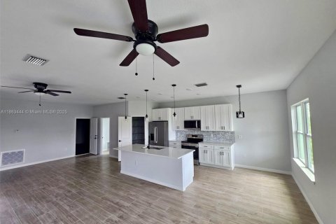 Casa en alquiler en Port Charlotte, Florida, 4 dormitorios № 1894234 - foto 3