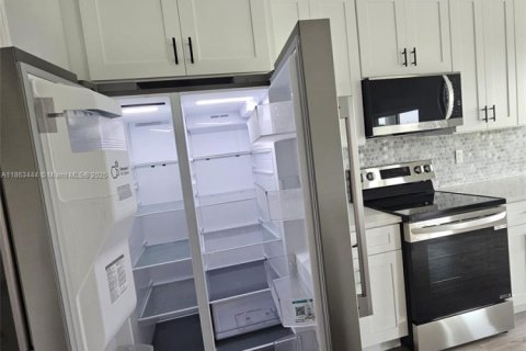 Casa en alquiler en Port Charlotte, Florida, 4 dormitorios № 1894234 - foto 5