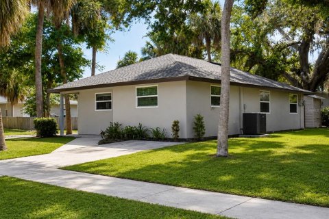 Villa ou maison à vendre à Sarasota, Floride: 3 chambres, 109.16 m2 № 2134386 - photo 2