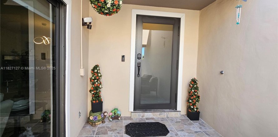 Touwnhouse à Miami, Floride 2 chambres, 117.24 m2 № 1797620