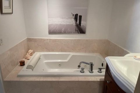 Apartamento en alquiler en Miami, Florida, 1 dormitorio, 99.13 m2 № 1104767 - foto 1