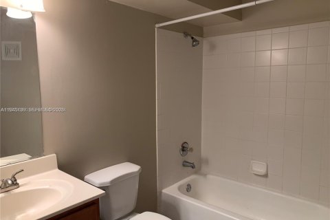 Condo in Coconut Creek, Florida, 2 bedrooms  № 2001480 - photo 17