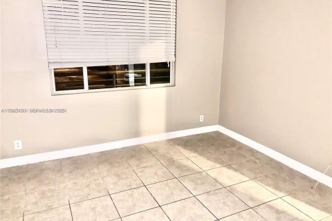 Condo in Coconut Creek, Florida, 2 bedrooms  № 2001480 - photo 13