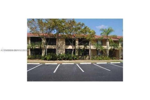 Condo in Coconut Creek, Florida, 2 bedrooms  № 2001480 - photo 3