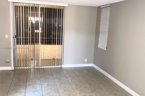 Condo in Coconut Creek, Florida, 2 bedrooms  № 2001480 - photo 6