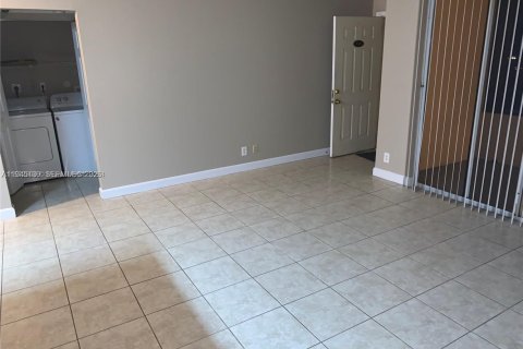 Condo in Coconut Creek, Florida, 2 bedrooms  № 2001480 - photo 7