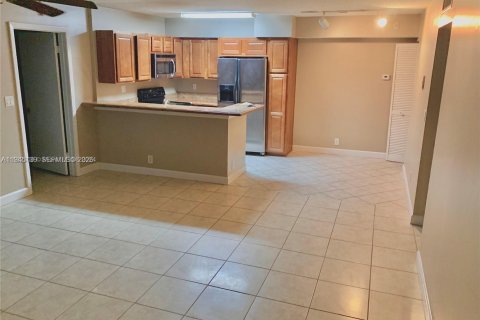 Condo in Coconut Creek, Florida, 2 bedrooms  № 2001480 - photo 5