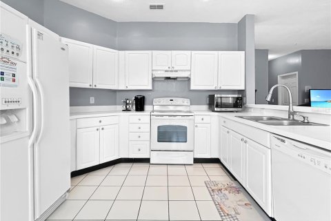 House in Orlando, Florida 4 bedrooms, 277.59 sq.m. № 2196120 - photo 9