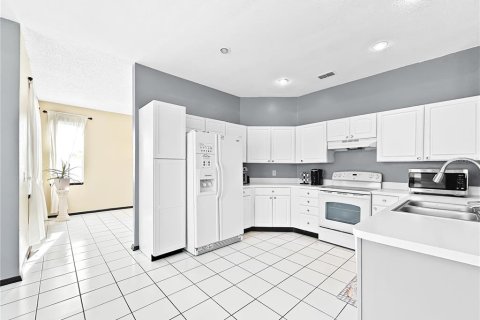 House in Orlando, Florida 4 bedrooms, 277.59 sq.m. № 2196120 - photo 11