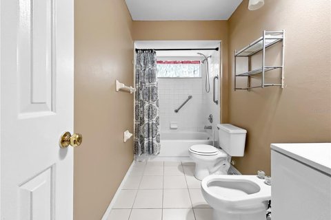 House in Orlando, Florida 4 bedrooms, 277.59 sq.m. № 2196120 - photo 25