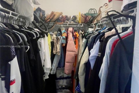 Снять в аренду таунхаус в Майами, Флорида 3 спальни, 126.53м2, № 1962665 - фото 11