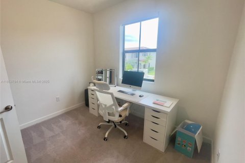 Снять в аренду таунхаус в Майами, Флорида 3 спальни, 126.53м2, № 1962665 - фото 8