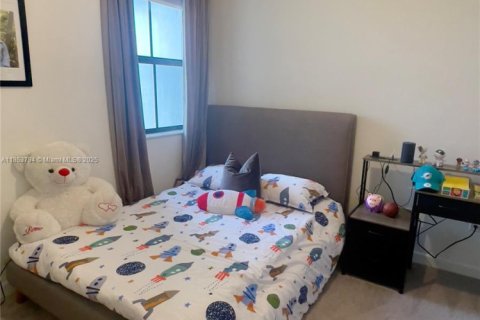 Снять в аренду таунхаус в Майами, Флорида 3 спальни, 126.53м2, № 1962665 - фото 7