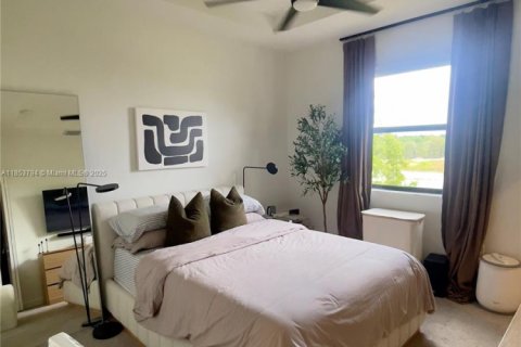 Снять в аренду таунхаус в Майами, Флорида 3 спальни, 126.53м2, № 1962665 - фото 6