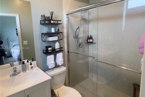 Снять в аренду таунхаус в Майами, Флорида 3 спальни, 126.53м2, № 1962665 - фото 10