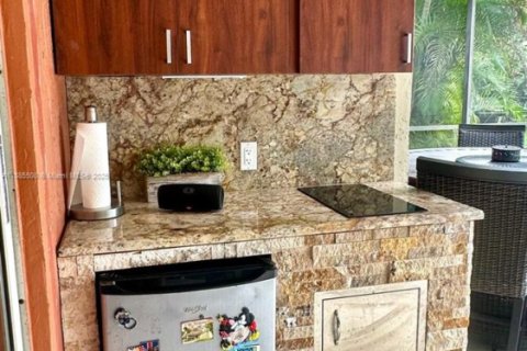 Снять в аренду виллу или дом в Хомстед, Флорида 4 спальни, 189.52м2, № 1931689 - фото 10