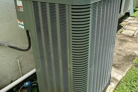 Снять в аренду виллу или дом в Хомстед, Флорида 4 спальни, 189.52м2, № 1931689 - фото 21