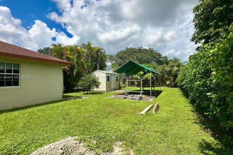 Снять в аренду виллу или дом в Хомстед, Флорида 4 спальни, 189.52м2, № 1931689 - фото 14