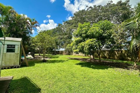 Снять в аренду виллу или дом в Хомстед, Флорида 4 спальни, 189.52м2, № 1931689 - фото 13