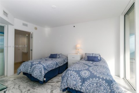 Condo in Hallandale Beach, Florida, 2 bedrooms  № 2052858 - photo 9