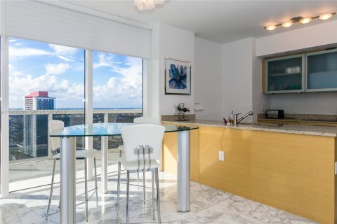 Condo in Hallandale Beach, Florida, 2 bedrooms  № 2052858 - photo 4