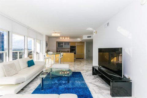 Condo in Hallandale Beach, Florida, 2 bedrooms  № 2052858 - photo 3