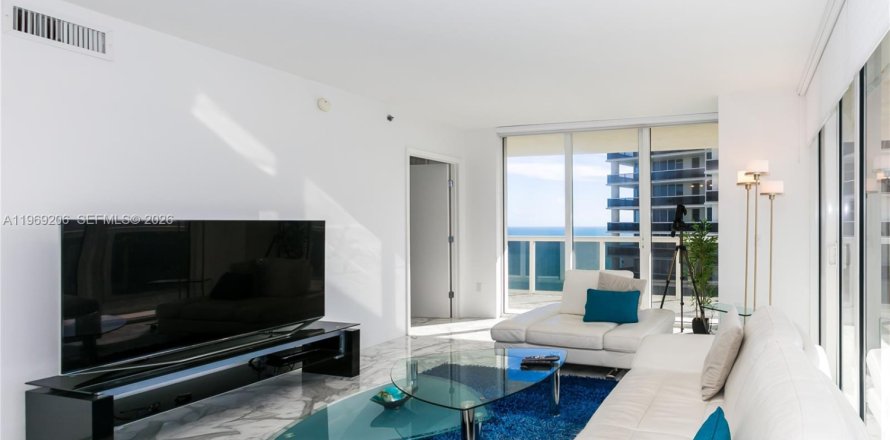 Condo in Hallandale Beach, Florida, 2 bedrooms  № 2052858