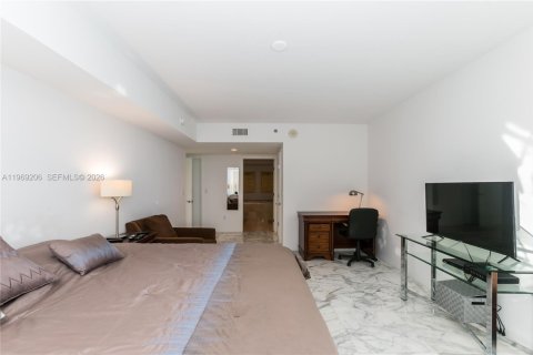 Condo in Hallandale Beach, Florida, 2 bedrooms  № 2052858 - photo 7
