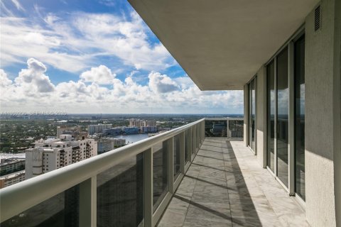 Condo in Hallandale Beach, Florida, 2 bedrooms  № 2052858 - photo 13