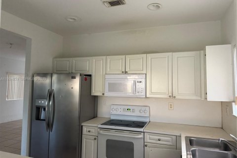 House in Homestead, Florida 4 bedrooms, 163.69 sq.m. № 2052979 - photo 10