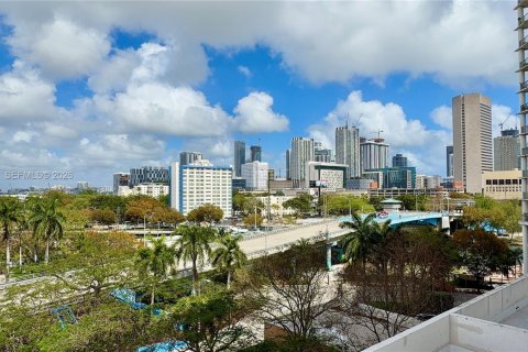 Condominio en Miami, Florida, 2 dormitorios  № 2043784